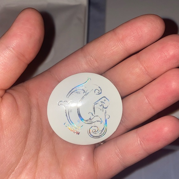 GLOSSIER LONDON PASSPORT COVER - Picture 4 of 9